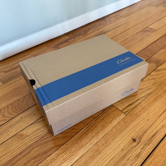 NWT Clarks Black Loafers with Glossy Chain Accent - Picture 16 of 16